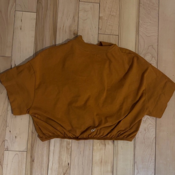 ALO YOGA KICK IT CROP TEE - Picture 4 of 5